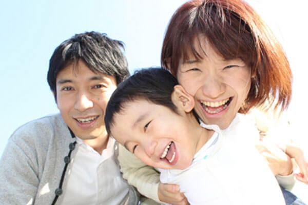 インフルエンザに負けない笑顔の家族写真